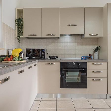 סירמיונה Hygge Family Apartment - One Step Away From The Lake!!! מראה חיצוני תמונה