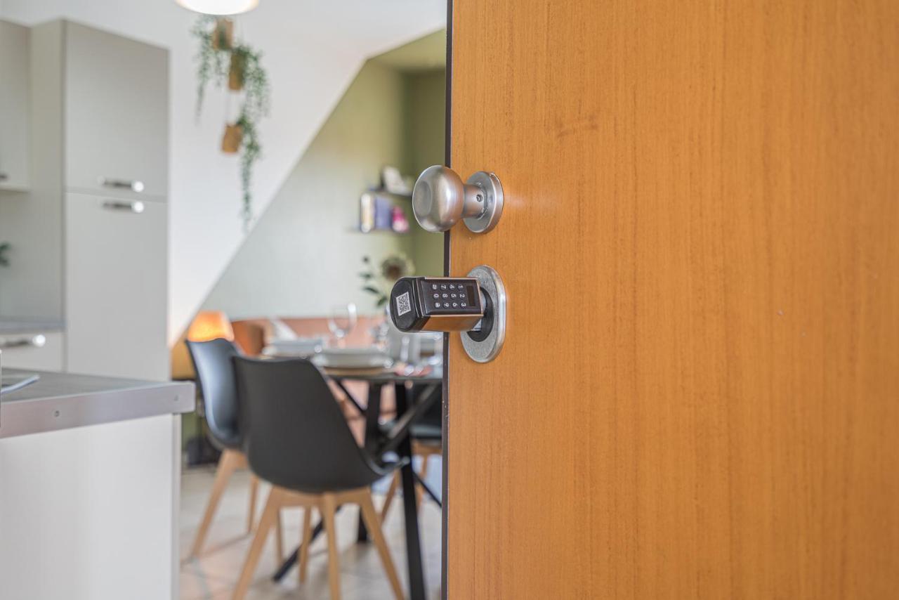 סירמיונה Hygge Family Apartment - One Step Away From The Lake!!! מראה חיצוני תמונה
