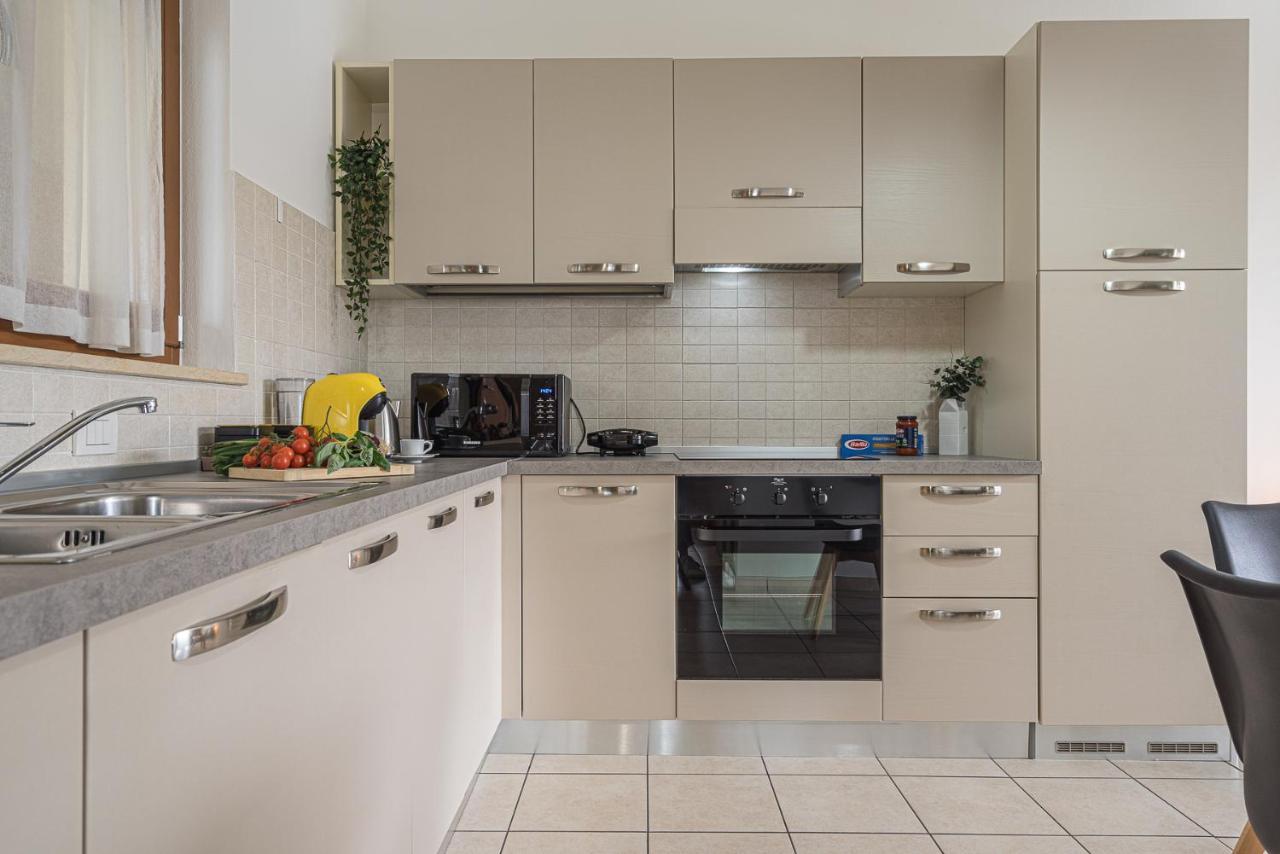 סירמיונה Hygge Family Apartment - One Step Away From The Lake!!! מראה חיצוני תמונה