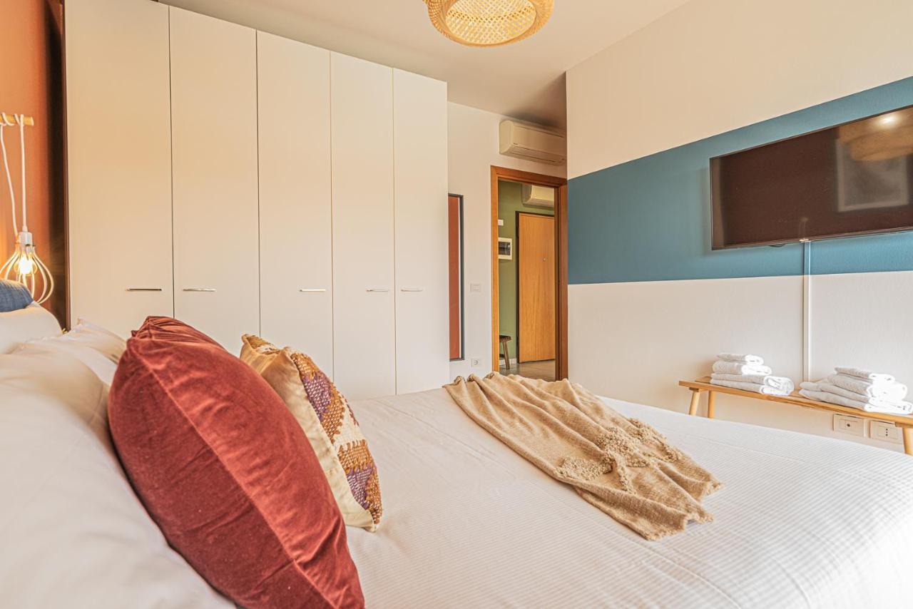 סירמיונה Hygge Family Apartment - One Step Away From The Lake!!! מראה חיצוני תמונה