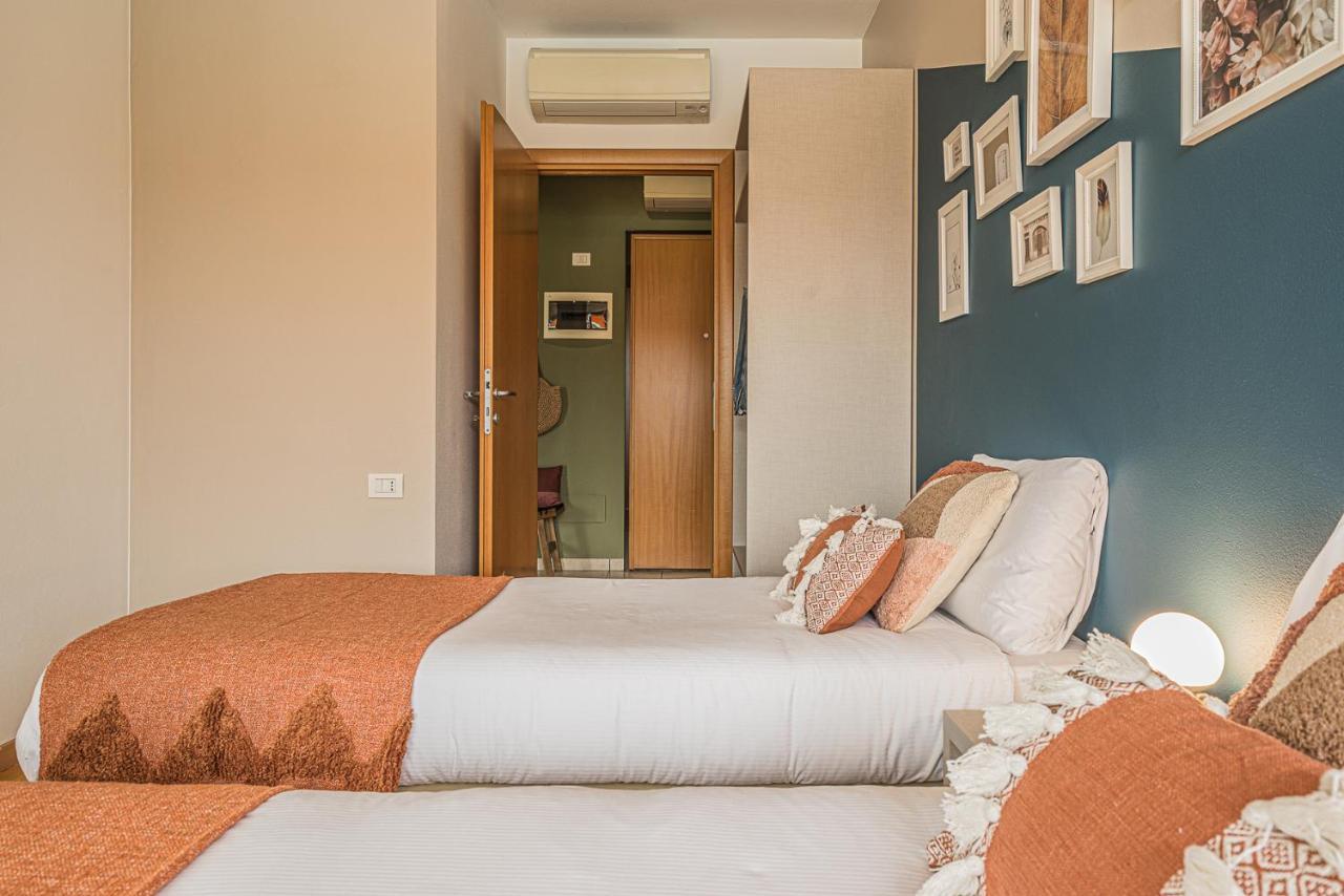 סירמיונה Hygge Family Apartment - One Step Away From The Lake!!! מראה חיצוני תמונה