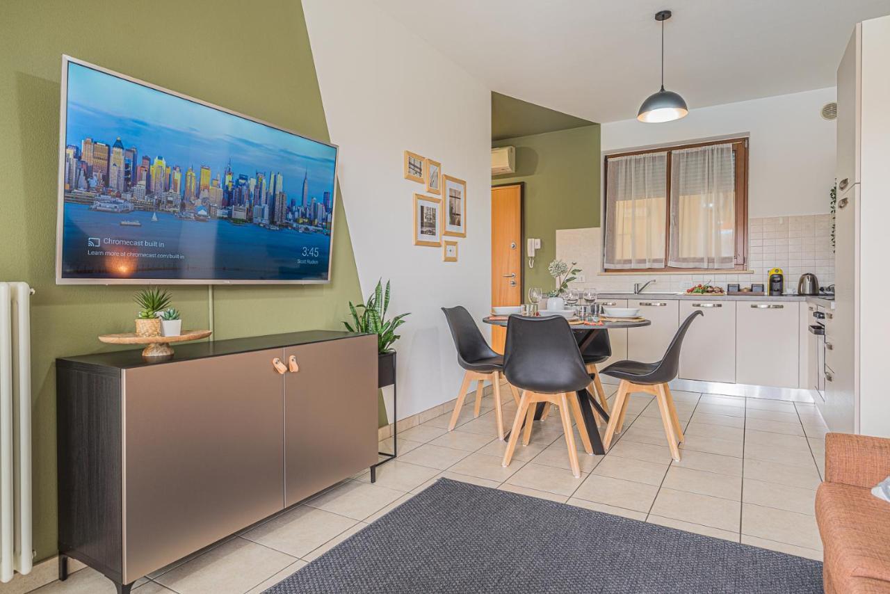 סירמיונה Hygge Family Apartment - One Step Away From The Lake!!! מראה חיצוני תמונה