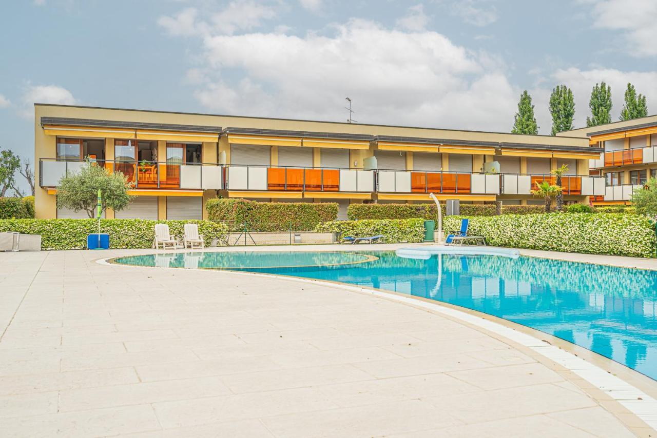 סירמיונה Hygge Family Apartment - One Step Away From The Lake!!! מראה חיצוני תמונה