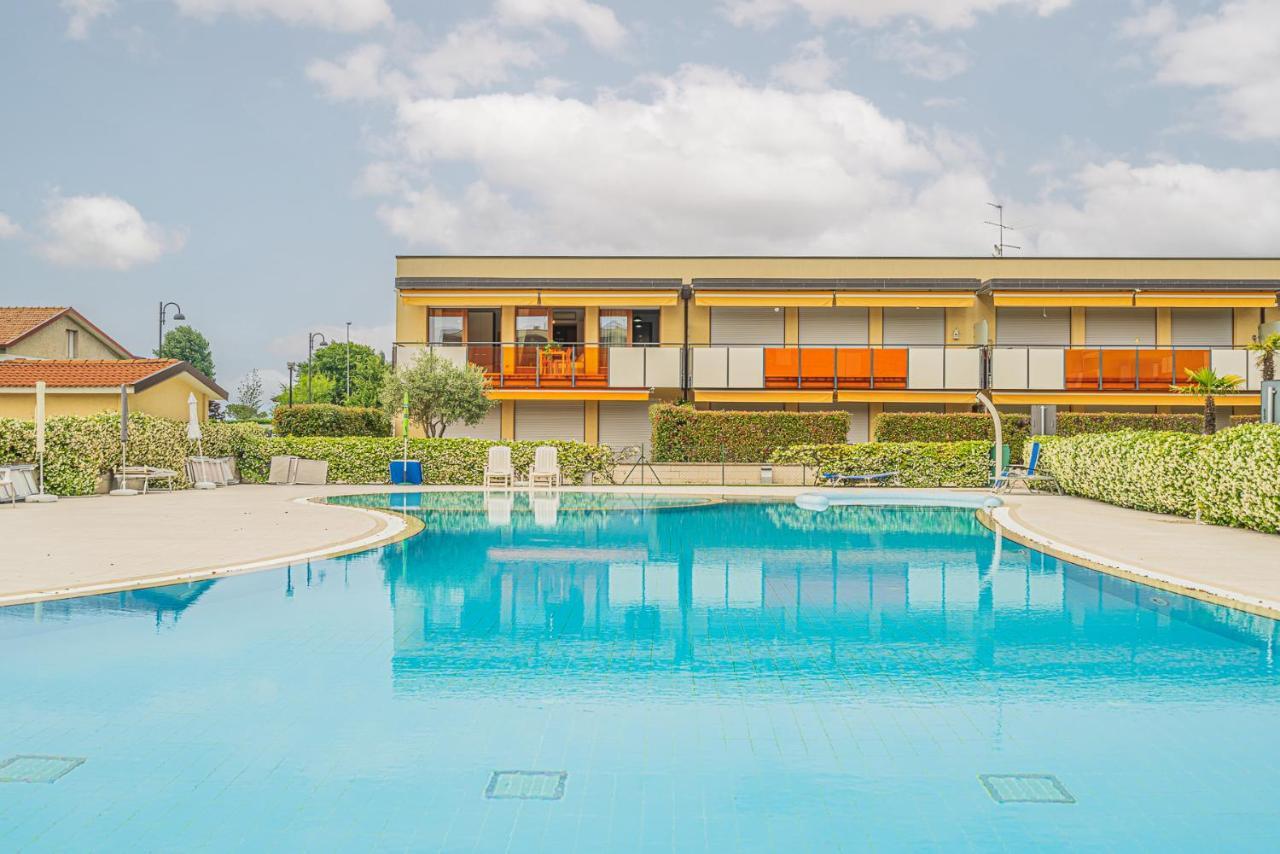 סירמיונה Hygge Family Apartment - One Step Away From The Lake!!! מראה חיצוני תמונה