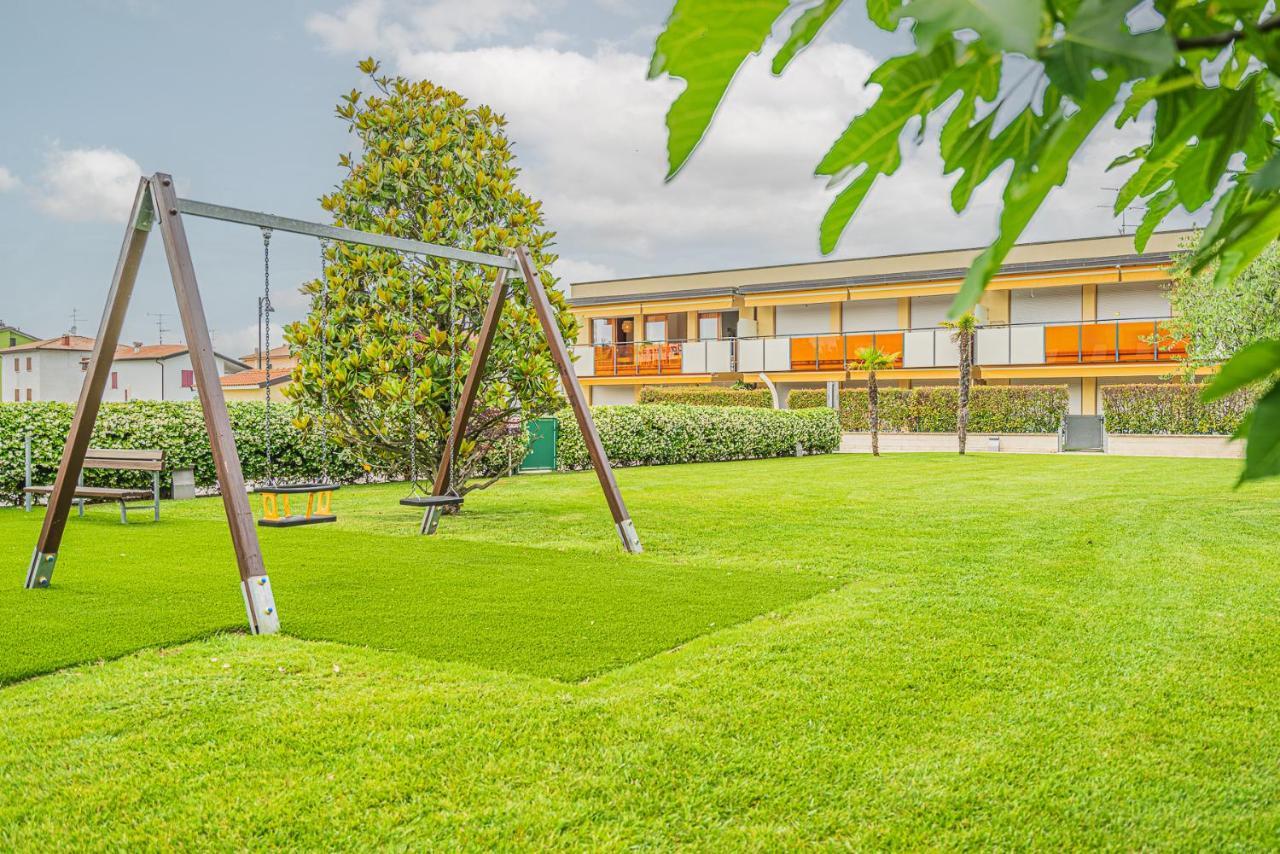 סירמיונה Hygge Family Apartment - One Step Away From The Lake!!! מראה חיצוני תמונה
