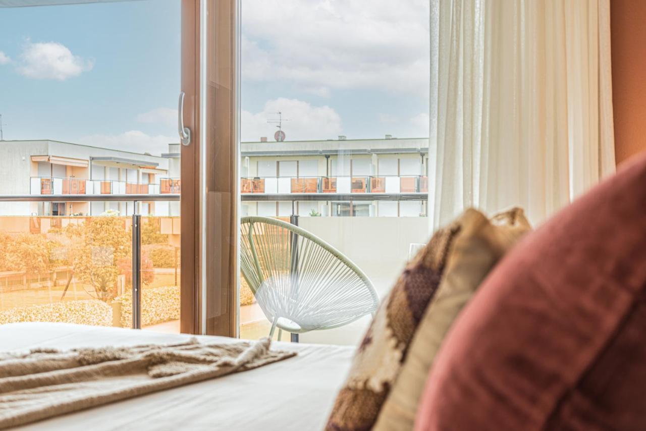סירמיונה Hygge Family Apartment - One Step Away From The Lake!!! מראה חיצוני תמונה
