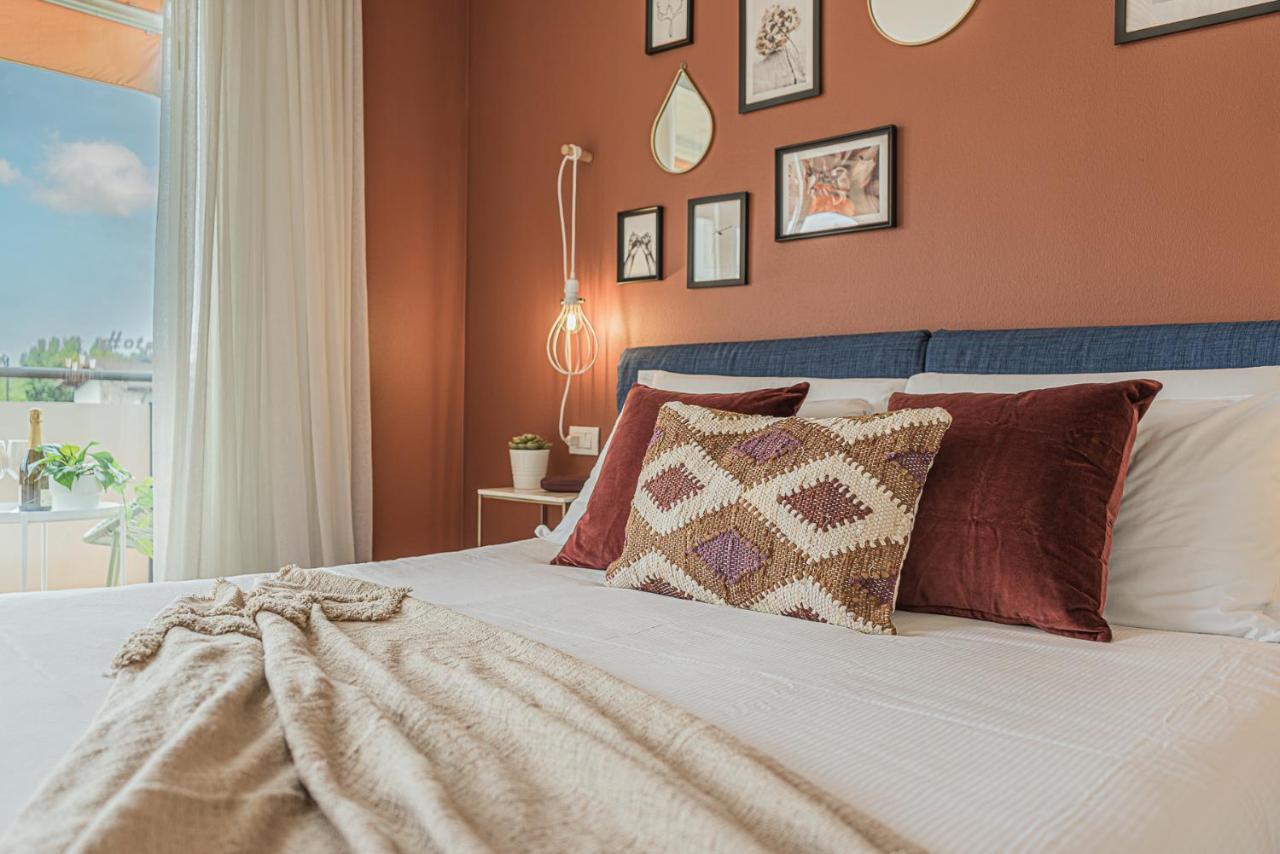 סירמיונה Hygge Family Apartment - One Step Away From The Lake!!! מראה חיצוני תמונה