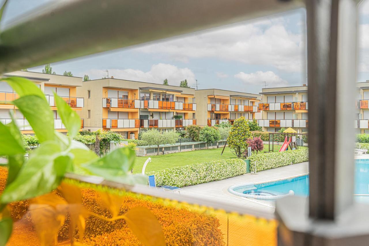 סירמיונה Hygge Family Apartment - One Step Away From The Lake!!! מראה חיצוני תמונה