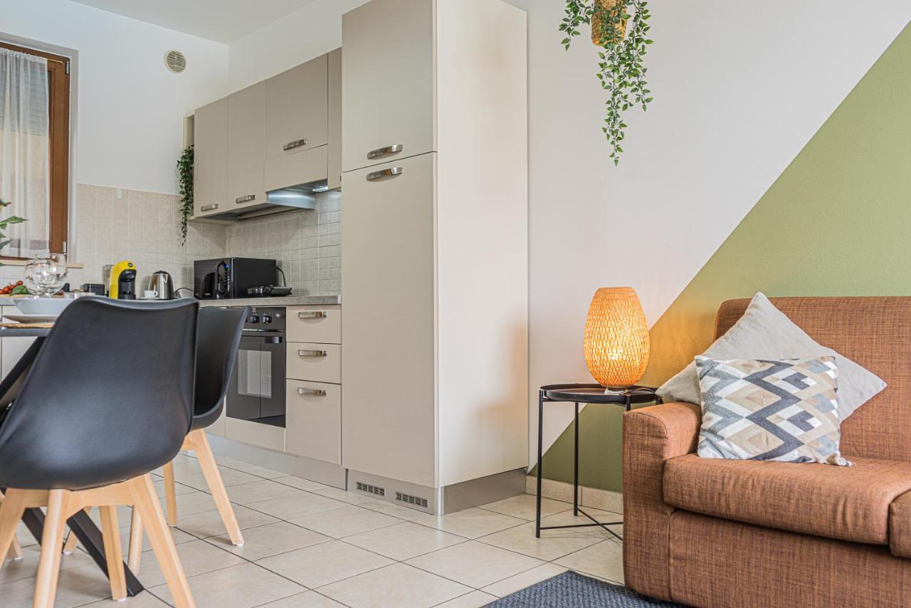 סירמיונה Hygge Family Apartment - One Step Away From The Lake!!! מראה חיצוני תמונה