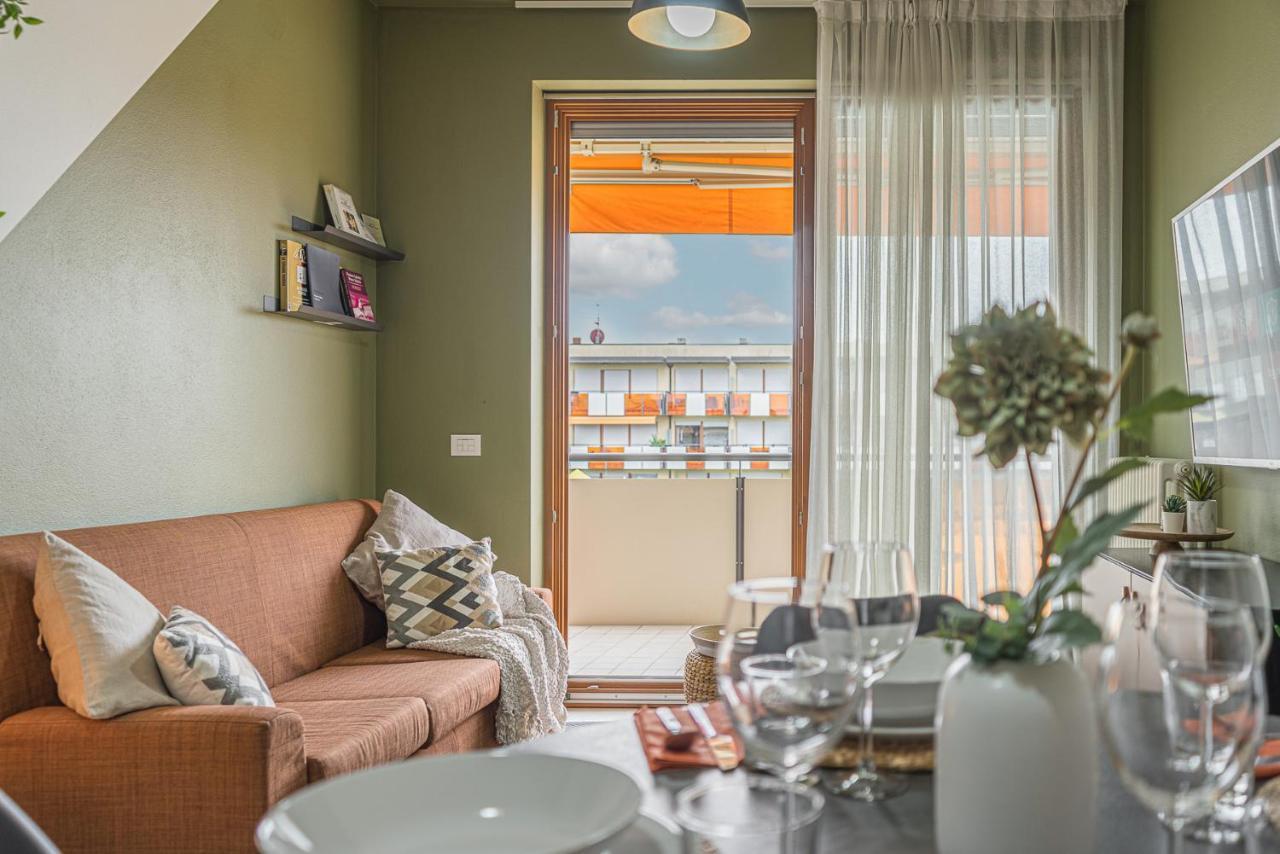 סירמיונה Hygge Family Apartment - One Step Away From The Lake!!! מראה חיצוני תמונה
